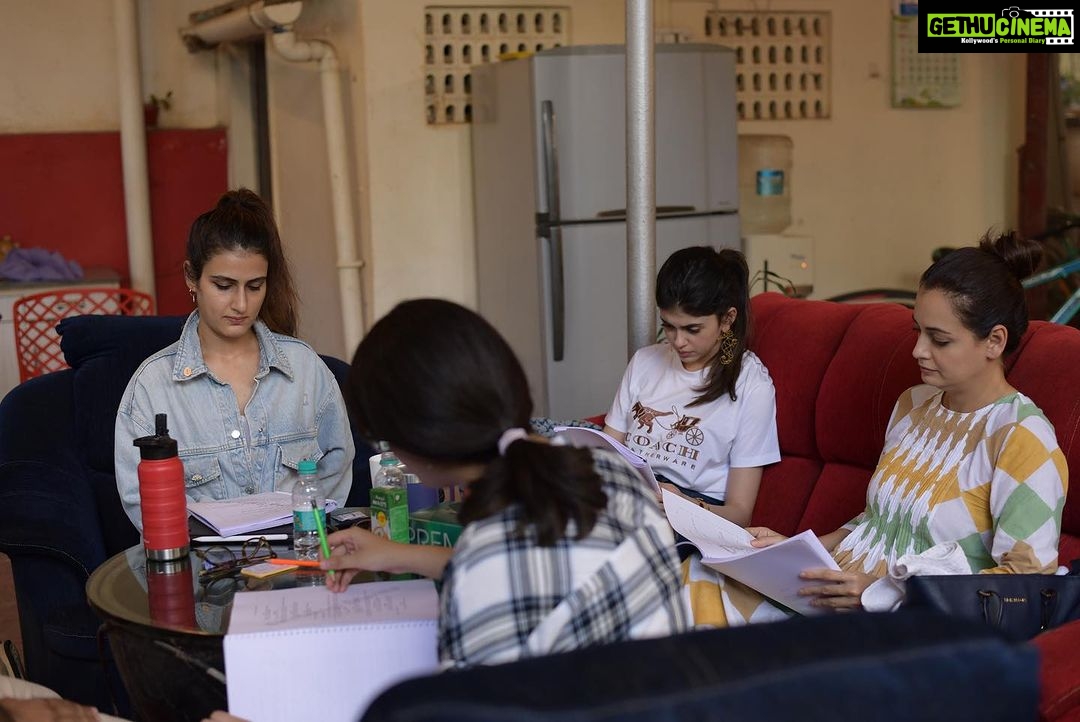 Fatima Sana Shaikh Instagram - Workshops, readings aur khoob saara Mazza. #dhakdhak