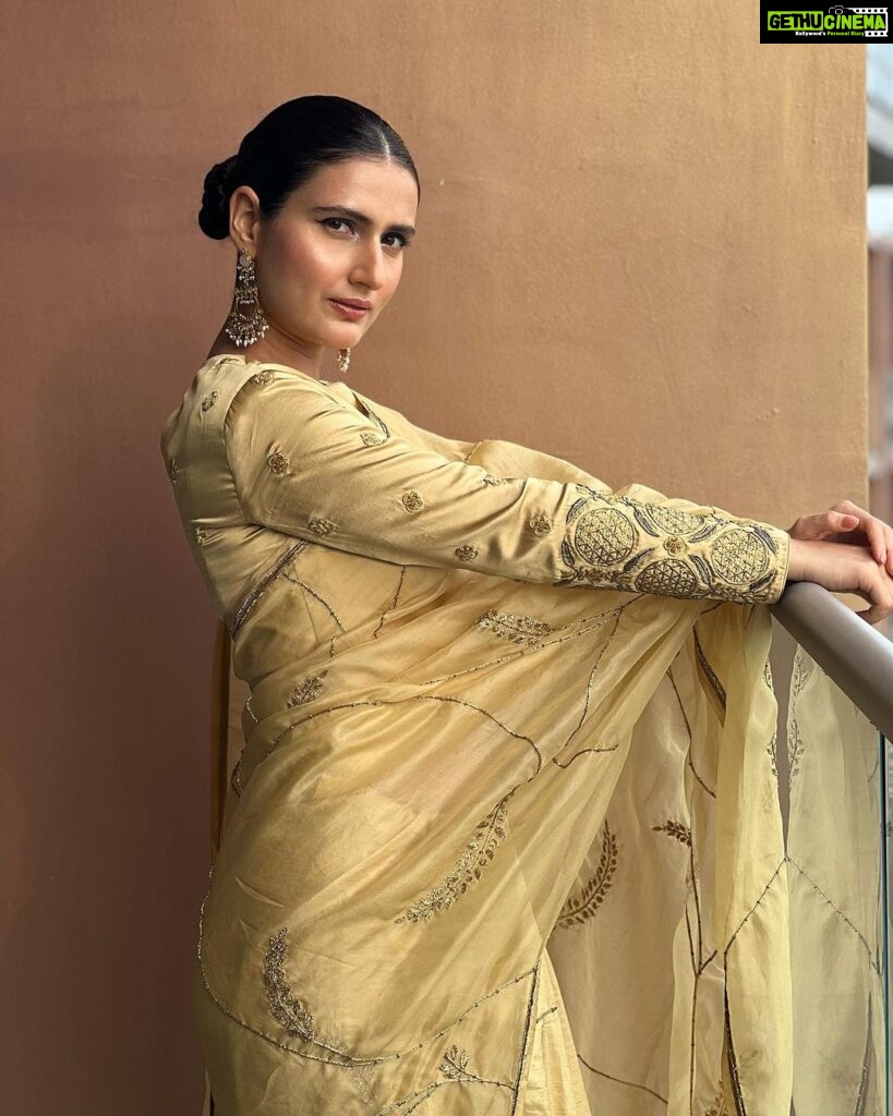 Fatima Sana Shaikh Instagram - Wearing this beautiful saree by my most favourite @raw_mango 📸📸Hmu @myrra_makeup_art