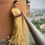 Fatima Sana Shaikh Instagram - Wearing this beautiful saree by my most favourite @raw_mango 📸📸Hmu @myrra_makeup_art
