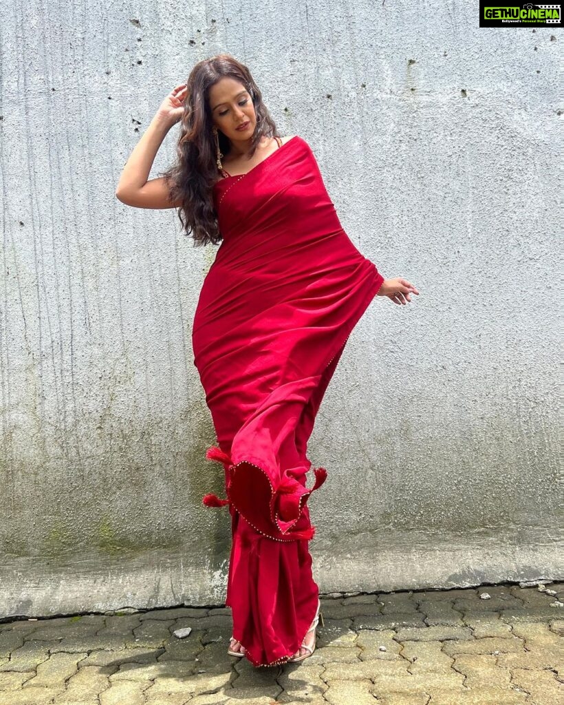 Fenil Umrigar Instagram - This gorgeous saree by @rangoli_by_poonam ♥️