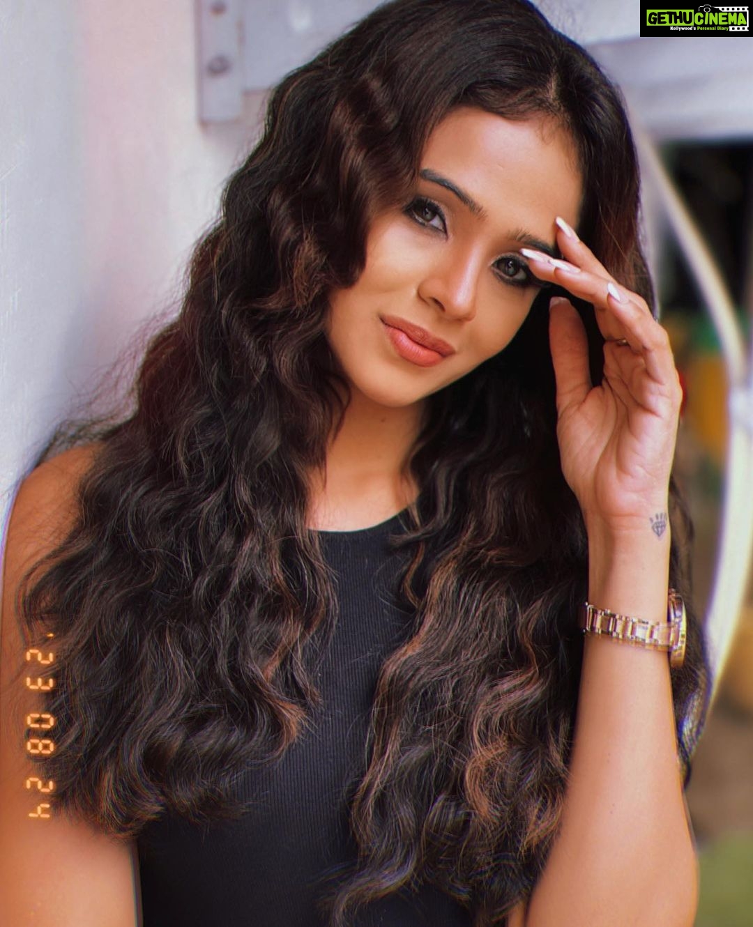 Fenil Umrigar Instagram - fall in love with yourself 🤍