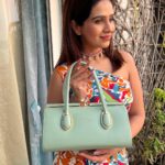 Fenil Umrigar Instagram - Styles that bridge a gap between tradition and modernity💖 Got my hands on the best of @lavieworld Use my code: FENIL15 to get additional discount of 15% on your purchase ✨ . . . . #lavieworld #laviegirltribe #reelsvideo #reelsinstagram #trendingreels #styling #ootd #fashion #handbags #mints #beach