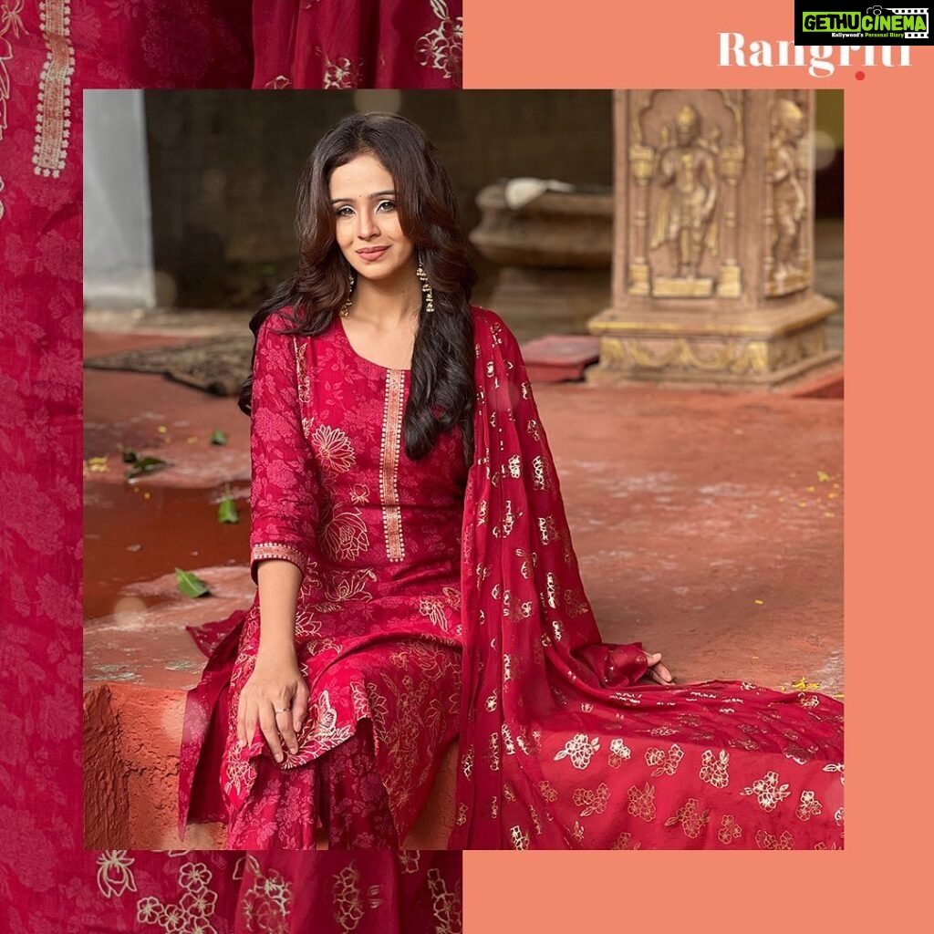 Fenil Umrigar Instagram - Happy Ganesh Chaturthi! Get ready to welcome Bappa home with a grand celebration in rich & vibrant outfits. ✨ I styled 18739 from Rangriti’s festive collection. ❤️ . Discover more styles in-store or on www.rangriti.com . . . . #Rangriti #ThodaIndieThodaMe #KritiForRangriti #KritiSanon #Fusion #ethnicwear #HappyGaneshChaturthi #traditionalwear #FestiveFits #FestiveOOTD #indianwear #indowestern #indowesternstyle #indowesternwear #fashion #styleinspiration #stylesforwomen #women #kritisanonfans