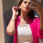Fenil Umrigar Instagram - Love for mirror selfies🌻