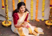Gabriella Charlton Instagram - Onam Ashamsakal 🌾🌼 This one is special because mundu courtesy goes to my Ammama ❤️ Makeup @jiyamakeupartistry Hairdo @keerthana_makeup_and_hair Photography @haran_official_ Flowers in @redbridal_flowers Blouse @sdduniqueboutique_97 Jewel @chennai_jazz Location @jiya_studios
