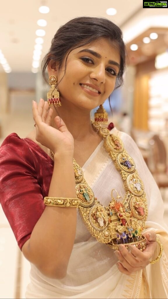 Gabriella Charlton Instagram - Congratulations @pothysswarnamahal. Pothys Swarna Mahal, is proud to announce its second consecutive win of National Jewellery Award “BRIDAL GOLD JEWELLERY OF THE YEAR 2023 ”, awarded by the Gem and Jewellery Council of India (GJC). This prestigious award is considered as “Oscars of Indian Jewellery Industry”. Inspired by the majestic 13th century Konark Sun Temple in Odisha, it is dedicated to Surya the Sun God, the first of the Navagrahas. Depicts the essence of Surya and the cosmic dance of planets, in Antique Gold and Navaratna, a cluster of auspicious nine gemstones, representing the energies of nine astrological planets. This captivating award winning jewellery weighs 1kg in gold, inbuilt with battery lights to highlight each planet. The craftsmanship took 182 days and 3650 hours of skilled labour to complete. The design can also be customised in 350 -700 grams. This award winning jewellery is exhibited at Pothys Swarna Mahal Showroom, Grand Southern Trunk Road, Chromepet, Chennai. For more details, call +91 44 4074 7474