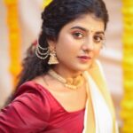 Gabriella Charlton Instagram - Onam Ashamsakal 2/3 🌾🌺 Makeup @jiyamakeupartistry Hairdo @keerthana_makeup_and_hair Photography @haran_official_ Flowers @redbridal_flowers Mundu is Ammama’s 😌❤️ and blouse @sdduniqueboutique_97 Jewel @chennai_jazz Location @jiya_studios
