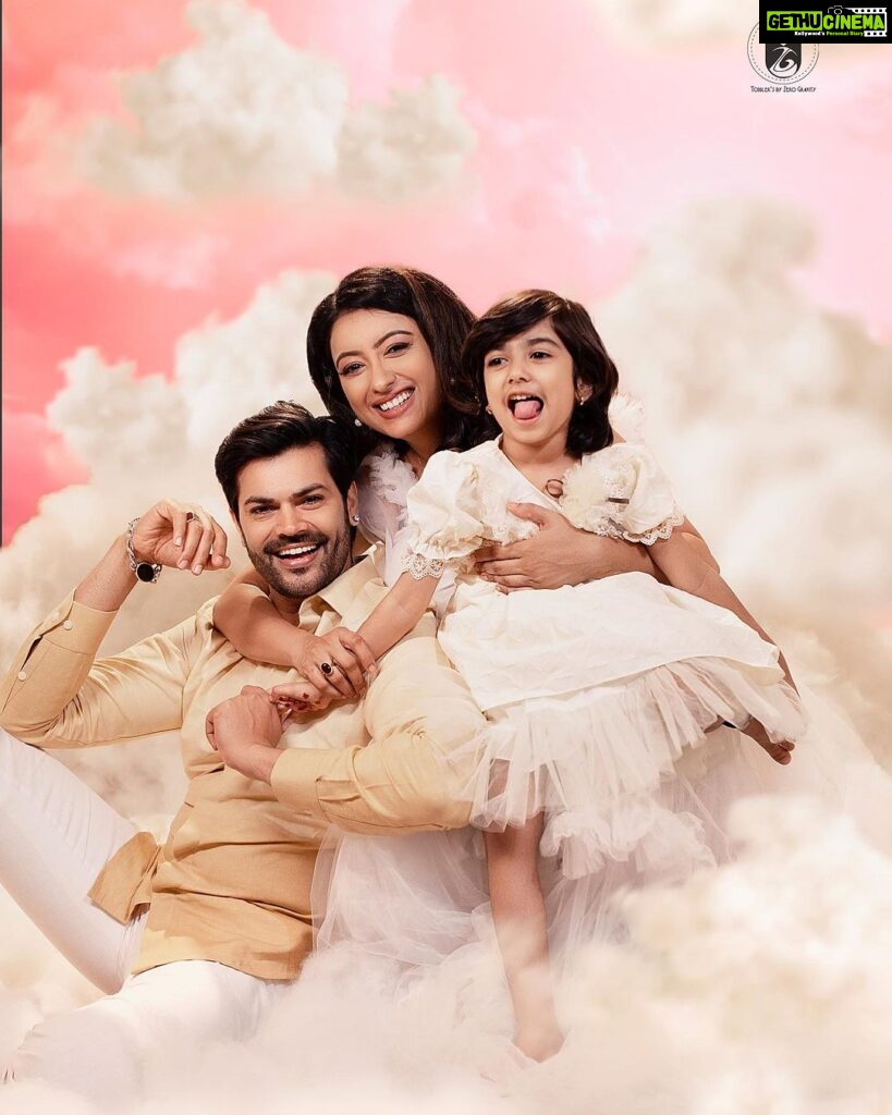Ganesh Venkatraman Instagram - BLISS OF TOGETHERNESS 🤍 • Studio & Maternity Gown - @artista_propshop •MUA- @kaviyaartistry_off •Outfit for @talk2ganesh - @his_studio • Creative set up - @vermiliondecors • Concept & Photography 📸 - @toddlersbyzerogravity . For bookings, contact: +919840767566 https://zerogravity.photography Shot on @canonindia_official . . . #love #maternity #bliss #pregnant #couple #happy #awaiting #instagood #zerogravityphotography