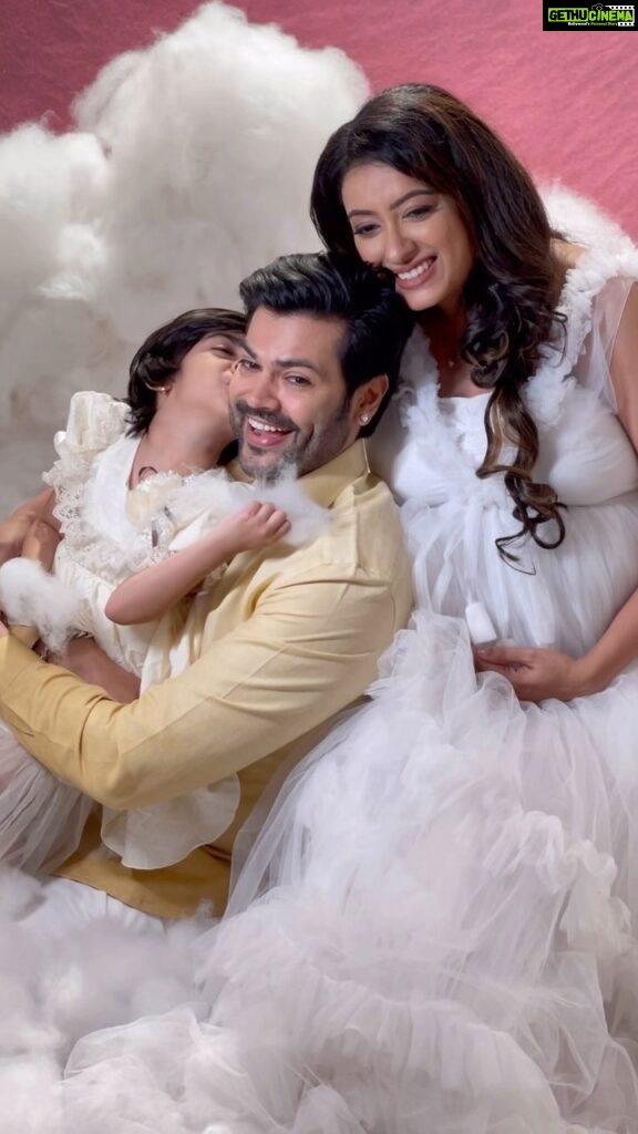 Ganesh Venkatraman Instagram - @talk2ganesh and @prettysunshine28 have always been my favourite couple. ♥ It was truly a pleasure to have dolled up @prettysunshine28 for her maternity shoot. I can't thank @zerogravityphotography and @toddlersbyzerogravity enough for giving me this opportunity!✨ I am also grateful to Deepan and Nikita for showering me with love everytime we work together and always encouraging me. ❤ . . . . #kaviyaartistry #babyshoot #maternityshoot #cosmetics #beauty #makeup #skincare #makeupartist #lipstick #fashion #makeuplover #blender #eyeshadow #skincareroutine #makeupaddict #instamakeup #makeupblender #skin #cosmetic #makeuptutorial #lipgloss #instagood #celebritymakeup #celebrity #kaviyaartistry #kaviyaartistryoff