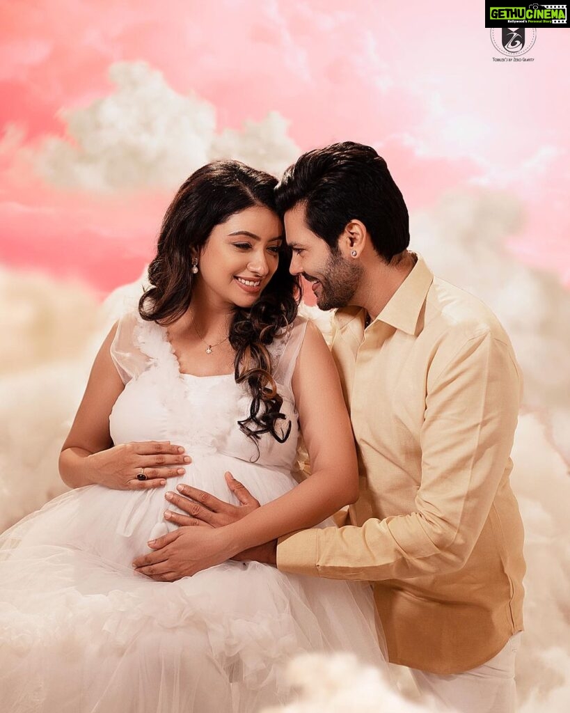 Ganesh Venkatraman Instagram - The warmth of togetherness adds to the health of the baby to be born in no small measure 🩷 • Studio & Maternity Gown - @artista_propshop •MUA- @kaviyaartistry_off •Outfit for @talk2ganesh - @his_studio • Creative set up - @vermiliondecors • Concept & Photography 📸 - @toddlersbyzerogravity . For bookings, contact: +919840767566 https://zerogravity.photography Shot on @canonindia_official . . . #love #maternity #bliss #pregnant #couple #happy #awaiting #instagood #zerogravityphotography Zero Gravity Photography