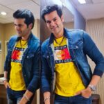 Ganesh Venkatraman Instagram - Mirror Mirror on the Wall 🪞 Hello makkale 😉 #RedSandal Promotions #RedSandalWood #September8 release #tamilcinema #GaneshVenkatram