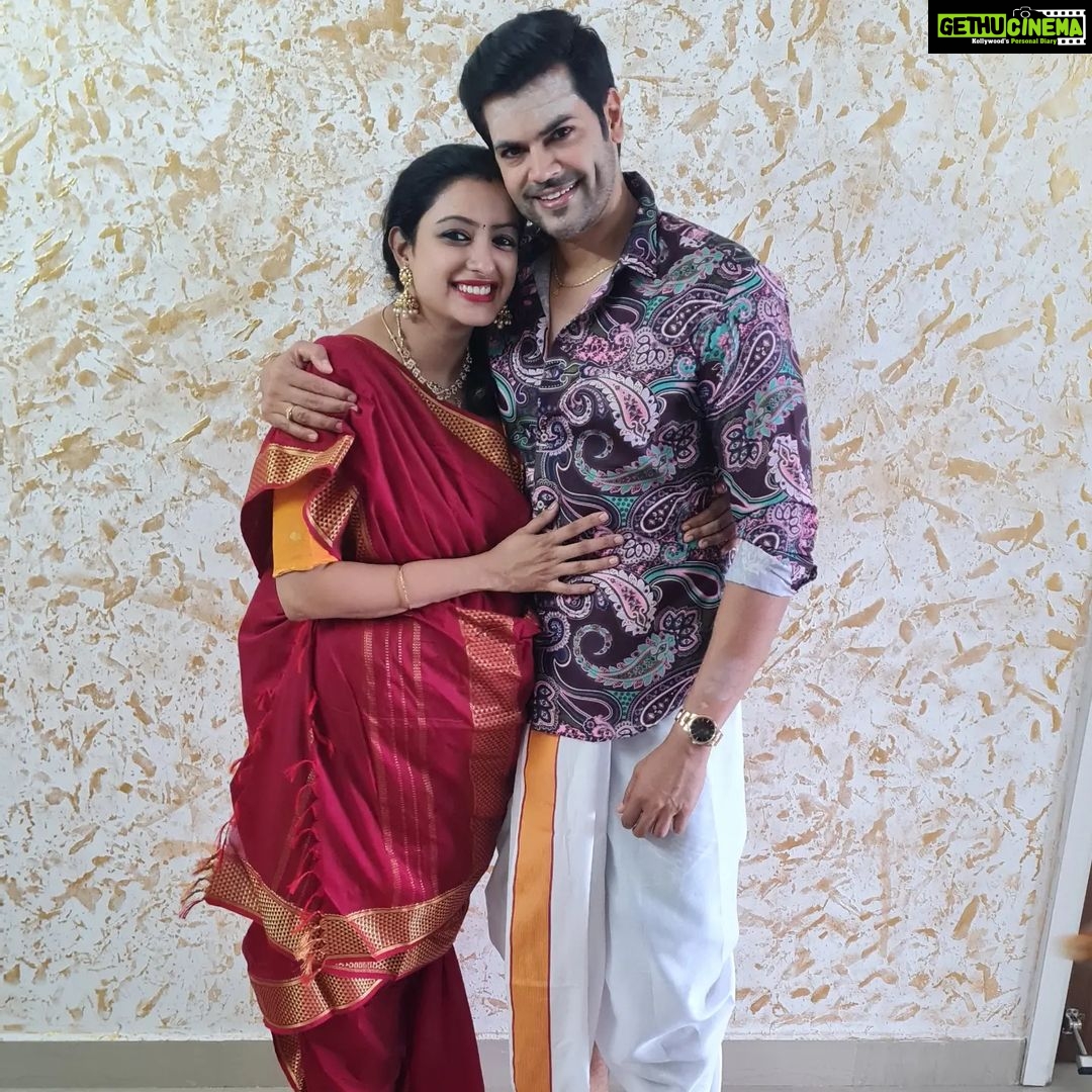 Ganesh Venkatraman Instagram - Wishing everyone a Happy Dussehra filled with love, laughter and blessings ! Pooja time with family ๐จโ๐ฉโ๐งโ๐ฆ ( our kutti new addition is having a nice nap ๐ ) #goodvibes #family #Vijayadashami #pooja