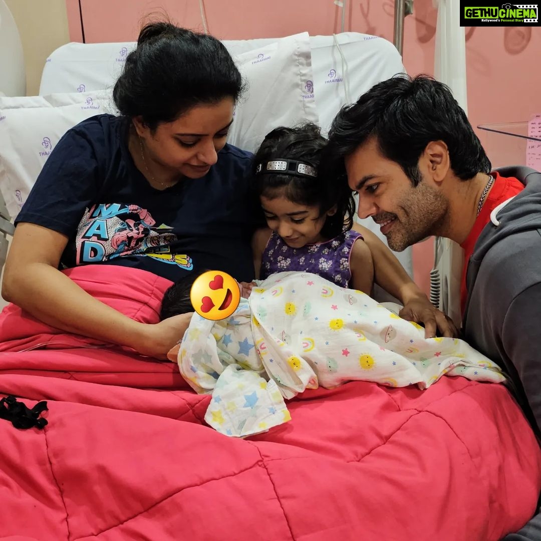 Ganesh Venkatraman Instagram - As u wrap ur little fingers around my hand... A high within me, I may never fully understand... Cos the roles I have played in life may be many ... But that of a 'Father' is uncomparable to any... Welcome to our world π Nisha & Me are blessed with a baby boy this Morning. It was a normal delivery & both mom and baby are doing well..we all are over the moon with joy and thank each of u for ur love, blessings and prayers β€β€ #newborn #parenthood #feelinghigh #fatherhood #unconditionallove
