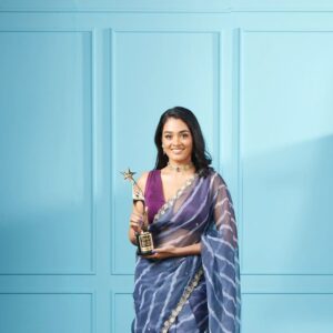 Gayathrie Instagram - Won my first #siima for best debut in Malayalam for this very very special movie called #NnaThaanCaseKodu ! 
Thank you @ratheesh_balakrishnan_poduval @kunchacks @santhoshkuruvilla for the opportunity to be a part of this incredible movie! And the rest of the team for making the entire experience so memorable! ❤️❤️🤗
I feel blessed to be a part of an industry that I have been in awe of, since forever! ❤️🙏
The love and acceptance I've been receiving since  #ntck has been overwhelming! All I have to say in return is, thank you and I love you too! ♥️♥️♥️♥️