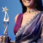 Gayathrie Instagram - @gayathrieshankar seems ecstatically happy after receiving the award for Best Debutant Actress! #A23rummy #letsplaytogether