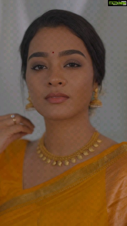 Gayathrie Instagram - 🧡 @salomirdiamond @parvathamsuhasphotography