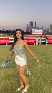 Gayatri Bhardwaj Instagram - Carlsberg presents The Big Turf Carnival was such a hit with such fun festive vibe. There were so many activities to do from traditional evening race, homegrown foods, beverages, a flea market, and a lot of games to indulge in. Thank you @CarlsbergIndia for giving me this experience. Disclaimer: Drink responsibly, this content is for 21 years and above #ProbablyTheSmoothest #CarlsbergSmooth #CarlsbergElephant #CarlsbergTheBigTurfCarnival ‎Music:Hands High‎ ‎Musician:LiQWYD‎ ‎URL:http://www.soundcloud.com/liqwyd‎ Mahalaxmi Race Course