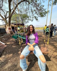 Gayatri Bhardwaj Instagram - Manzil se behetar lagne lage hain ye raaste🌸
.
.
#highwaylove #bts