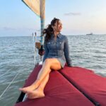 Gayatri Bhardwaj Instagram – Whatever floats your boat 💁🏻‍♀️

📷: @ritviksahore thanks for the photoooos✨ Nariman Point