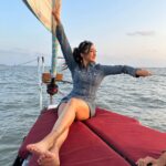 Gayatri Bhardwaj Instagram – Whatever floats your boat 💁🏻‍♀️

📷: @ritviksahore thanks for the photoooos✨ Nariman Point