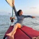 Gayatri Bhardwaj Instagram - Whatever floats your boat 💁🏻‍♀️ 📷: @ritviksahore thanks for the photoooos✨ Nariman Point