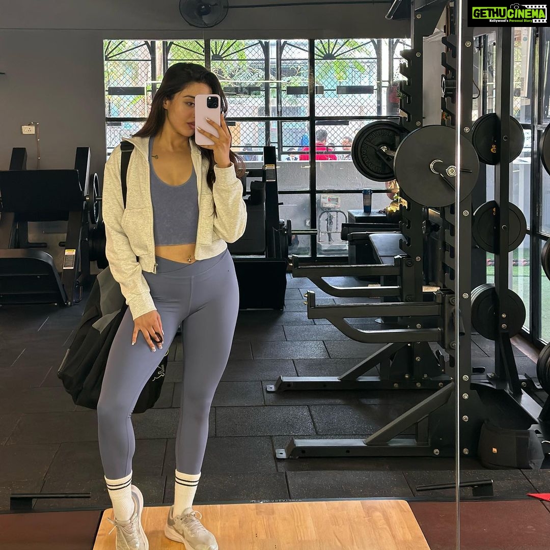 Gayatri Bhardwaj Instagram - gym-dumpš¤ @coach_akshay thanks for making my leg day so painfulš« Exousia Fitness