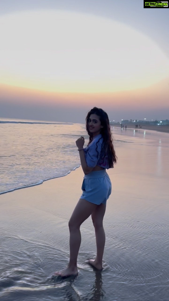 Gayatri Bhardwaj Instagram - Paradise found📍 Watch till the end to see the most beautiful eyes ever💕 Puri, Orissa