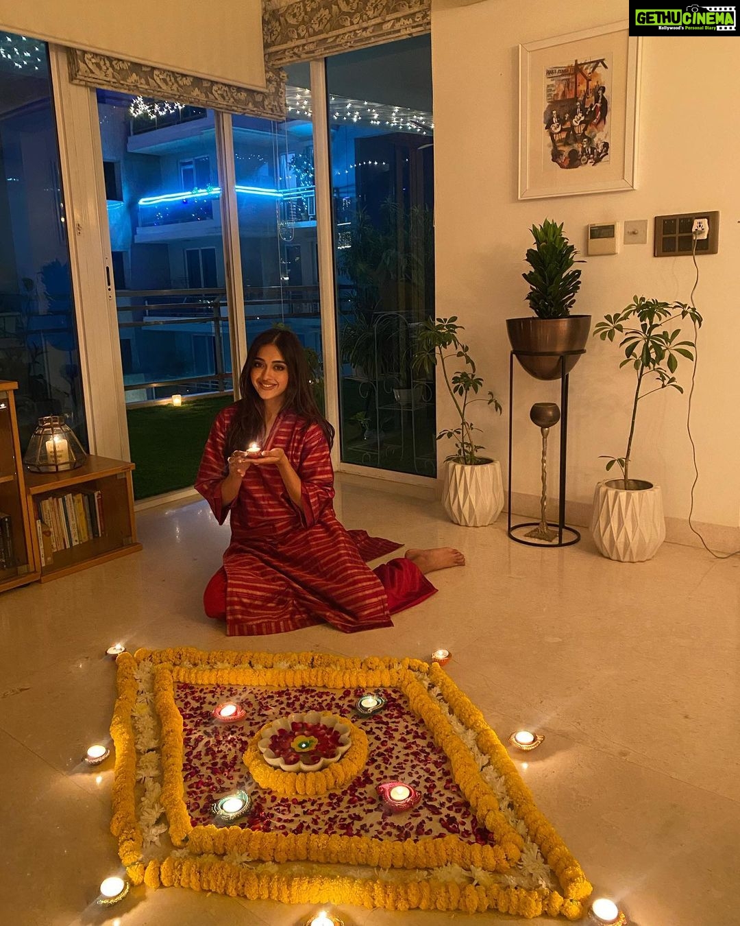 Gayatri Bhardwaj Instagram - Happy Diwali to all my friends, family and loved ones!🪔❤️ Gurugram Delhi India