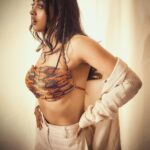 Gayatri Bhardwaj Instagram - Say whaaaa❓ . @gohil_jeet behind the lens HMUA:@glambysucharita @sushmita_sagale Styling: @stylistars Mumbai, Maharashtra