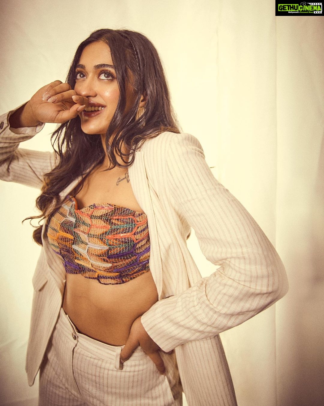 Gayatri Bhardwaj Instagram - Can’t keep calm cause Ittu Si Baat releases in 3 days!✨💕🧿 . 📷-@gohil_jeet Muah- @glambysucharita @sushmita_sagale Styling-@stylistars . #IttuSiBaat in Cinemas on 17th June @nh_studioz @laxman.utekar @shreyans_hirawat @karishma_ppearl @kathputlicreation @adnanali.fps @itsbhupendrajadawat @saregama_official @vishalmishraofficial @rajshekharis @jubin_nautiyal