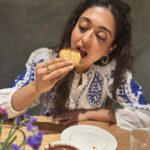 Gayatri Bhardwaj Instagram - Swipe right to see my favourite guilty pleasure 🤓 Ps- @thevillageshop has an extensive healthy menu. Their hot chocolate and cookies🤌🏽 #notanad Mumbai, Maharashtra