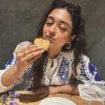 Gayatri Bhardwaj Instagram - Swipe right to see my favourite guilty pleasure 🤓 Ps- @thevillageshop has an extensive healthy menu. Their hot chocolate and cookies🤌🏽 #notanad Mumbai, Maharashtra