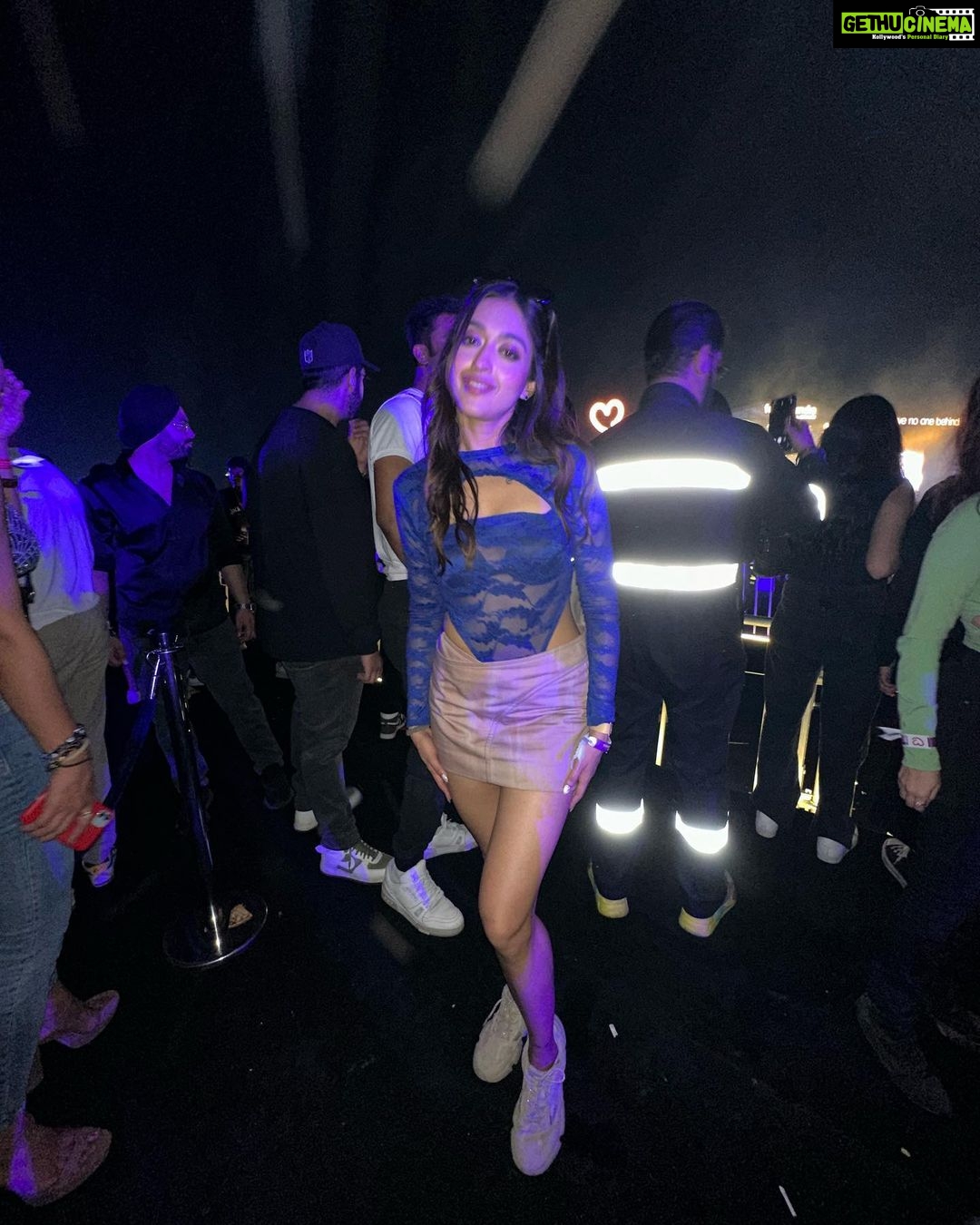 Gayatri Bhardwaj Instagram - Nothing like breaking a concert drought with @postmalone @zomato @feedingindia 🤌🏽💙 . @gopromoto.in Thank you for hooking this up! Mahalaxmi Race Course