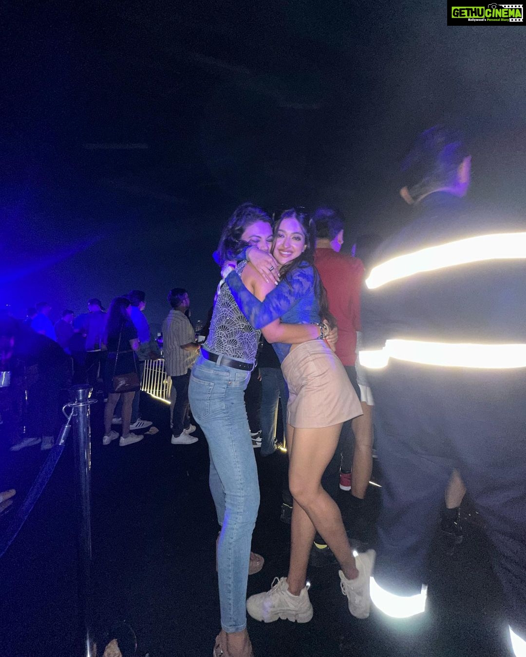 Gayatri Bhardwaj Instagram - Nothing like breaking a concert drought with @postmalone @zomato @feedingindia 🤌🏽💙 . @gopromoto.in Thank you for hooking this up! Mahalaxmi Race Course