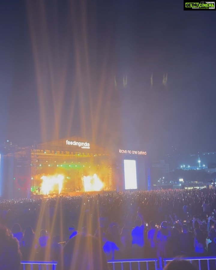 Gayatri Bhardwaj Instagram - Nothing like breaking a concert drought with @postmalone @zomato @feedingindia 🤌🏽💙 . @gopromoto.in Thank you for hooking this up! Mahalaxmi Race Course