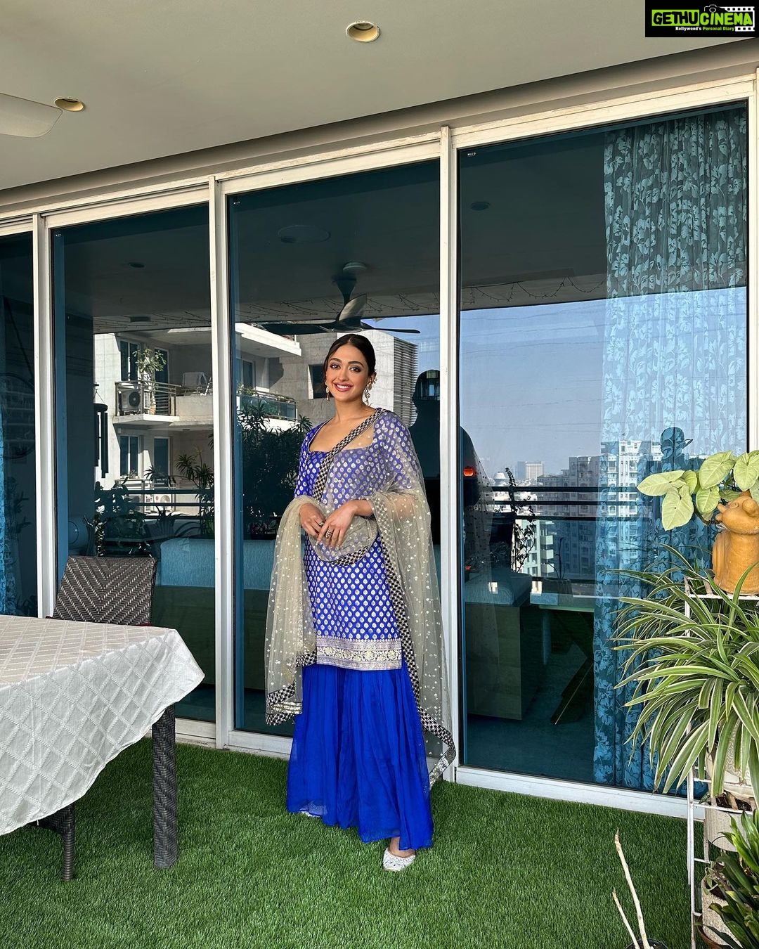Gayatri Bhardwaj Instagram - Turned mom’s saree into this fit💙😌 India