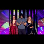 Gayatri Bhardwaj Instagram - Mass Maharaja Ravi Teja ke aane se dikha India's Got Talent ke stage par south ka swag! Dekhiye #IndiasGotTalent, aaj raat 9:30 baje sirf #SonyEntertainmentTelevision par. #IndiasGotTalentOnSonyEntertainmentTelevision @raviteja_2628 @gayatribhardwaj__ @nupursanon @theshilpashetty @badboyshah @kirronkhermp @fremantleindia