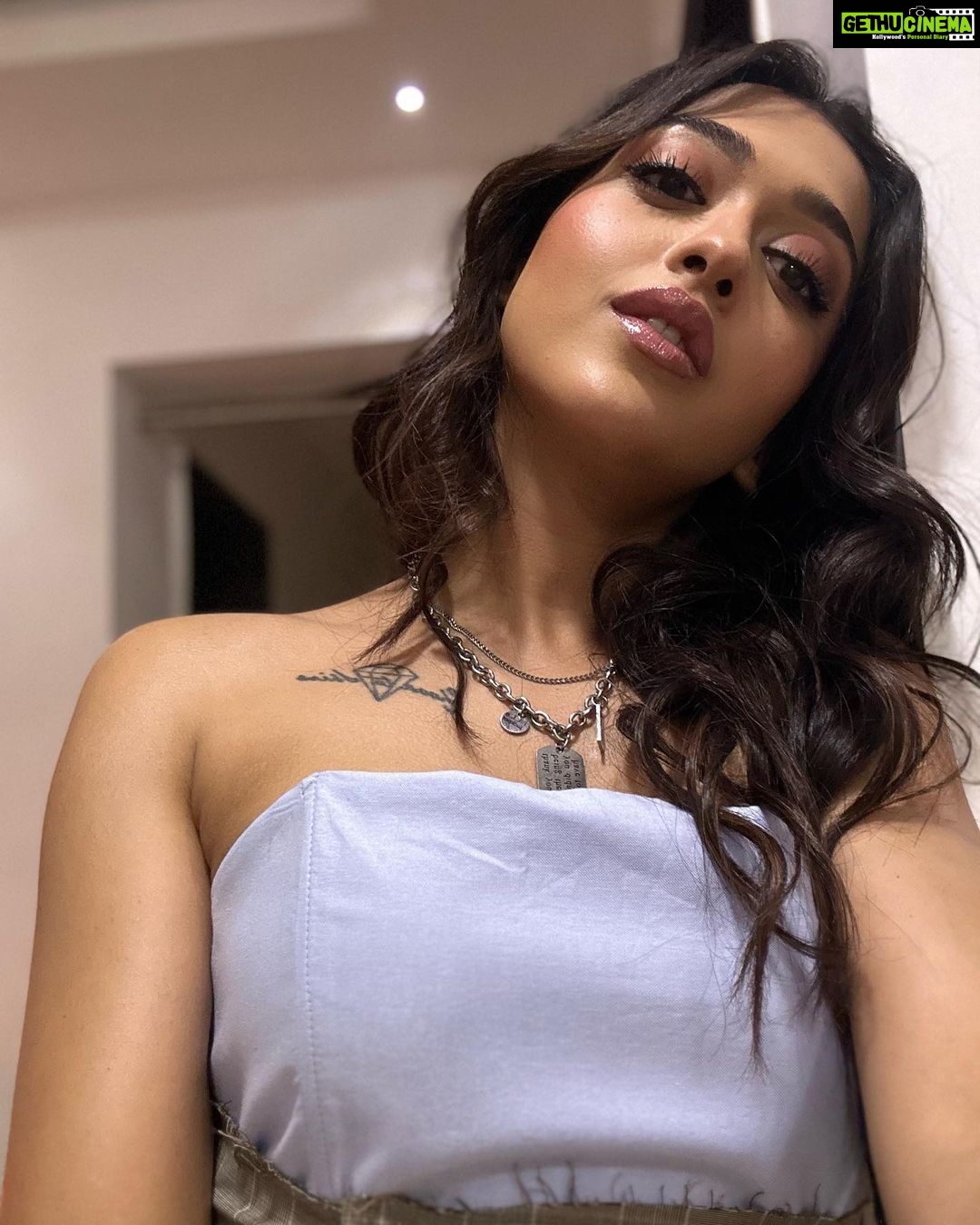 Gayatri Bhardwaj Instagram - Loved my makeup here, so🤠Happy Saturday!💕 Mumbai, Maharashtra