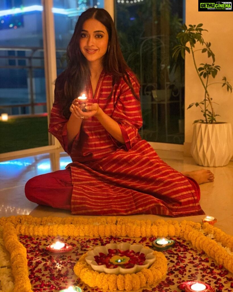 Gayatri Bhardwaj Instagram - Happy Diwali to all my friends, family and loved ones!🪔❤️ Gurugram Delhi India