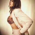 Gayatri Bhardwaj Instagram - Say whaaaa❓ . @gohil_jeet behind the lens HMUA:@glambysucharita @sushmita_sagale Styling: @stylistars Mumbai, Maharashtra