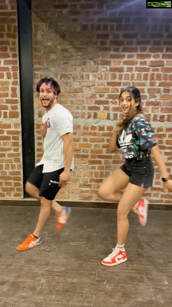 Gayatri Bhardwaj Instagram - Didn’t have much time to finesse this, but had so much fun doing it with @parijaprem @ashishgirii @adildanceacademy 💃🏽😁 Mumbai, Maharashtra