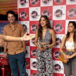 Gayatri Bhardwaj Instagram - What a fun filled day! 💜 thank you @feverfmofficial for hosting the team of #ittusibaat ✨ @chaurasiapooja.mua @___laveena @morpisara