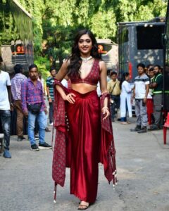 Gayatri Bhardwaj Instagram - Team #TigerNageswaraRao at @indiasgottalentofficial ✨
Had the best time everrrr!❤️

Outfit - @labelnityabajaj @nitya_bbirla
Neckpiece : @rubans.in
 Rings and kada : @kushalsfashionjewellery

Styled by- @juhi.ali
Makeup and hair @shivani.shettyehmua 
@timestalent @reema_rathod @rishubartaria