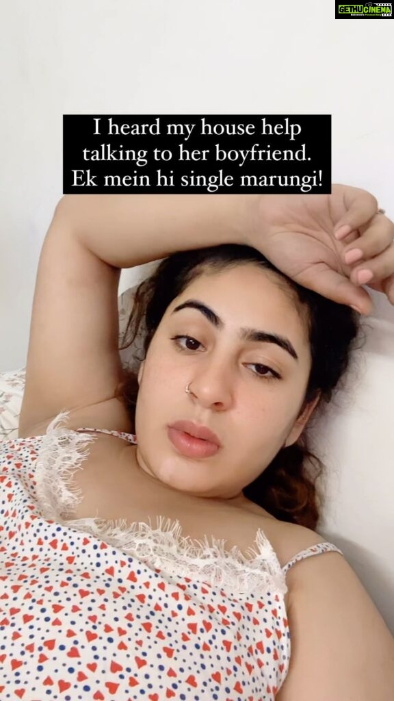 Geetika Mehandru Instagram - Tag your single friends and tell them uska bhi boyfriend hai! ☹️ @geetikamehandru #geetikamehandru #reelitfeelit #reelkarofeelkaro #funny #trendingreels #boyfriend