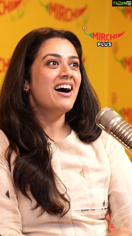 Girija Oak Instagram - Comment your favourite South Film. . . . Ps: THIS IS NOT AN ONLY MARATHI INTERVIEW. PLEASE DON'T TROLL OVER LANGUAGE. #girijaoakgodbole #girijaoak #rjdnyaneshwari #southfilm #southfilms #96movie #vijaysethupathi #kumbalanginights #superdeluxe #premam #bangloredays #jawaanfilm #jawaan #jawaanmovie #mirchimumbai #mirchi #mirchiplus