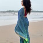 Girija Oak Instagram - मैंने जो पूछा रंग साड़ी का वो बोली धनक जैसा 🌈 Wearing this beautiful yarn dyed, handwoven cotton saree with a specially woven rainbow border to celebrate the National Handloom day. This saree is from Vasundhara, @vasundharacom a beautiful little boutique in Pune where you will find gorgeous handmade sarees and fabrics. They are lovely people and also do a fine job of stitching clothes too :) Fabrics woven with hand are pieces of art and the artists that weave the magic are just about surviving because of limited resources, unpredictable rains and diminishing markets. Let’s celebrate them today and everyday! Today let’s pledge to shop responsibly and wear our handmade garments with love and pride!
