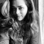 Girija Oak Instagram - Getting back to my lil singing sessions from my car. I used to do so many of these. Wonder why I stopped! So here we go again. Tell me what you think. Also comment what all would you like me to sing :) #retrofilterforthefeels #makingthemostofmumbaitraffic