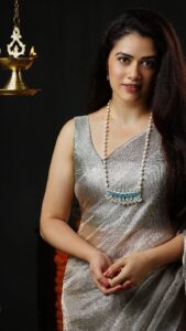 Girija Oak Instagram - All things festive✨ It's that time of the year, get festive ready with Aadyaa's statement collections!! Check out Aadyaa's Tanmani Collection and a lot more creations at www.aadyaa.com #diwali #festivevibes #silverjewellery #aadyaa