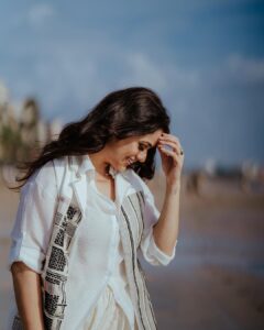 Girija Oak Instagram - 🤍

@nehachaudhary_ 
@nanditabistofficial 
@houseofaadyaa 
@ganesh_theshutterkey

@brewbackersmedia