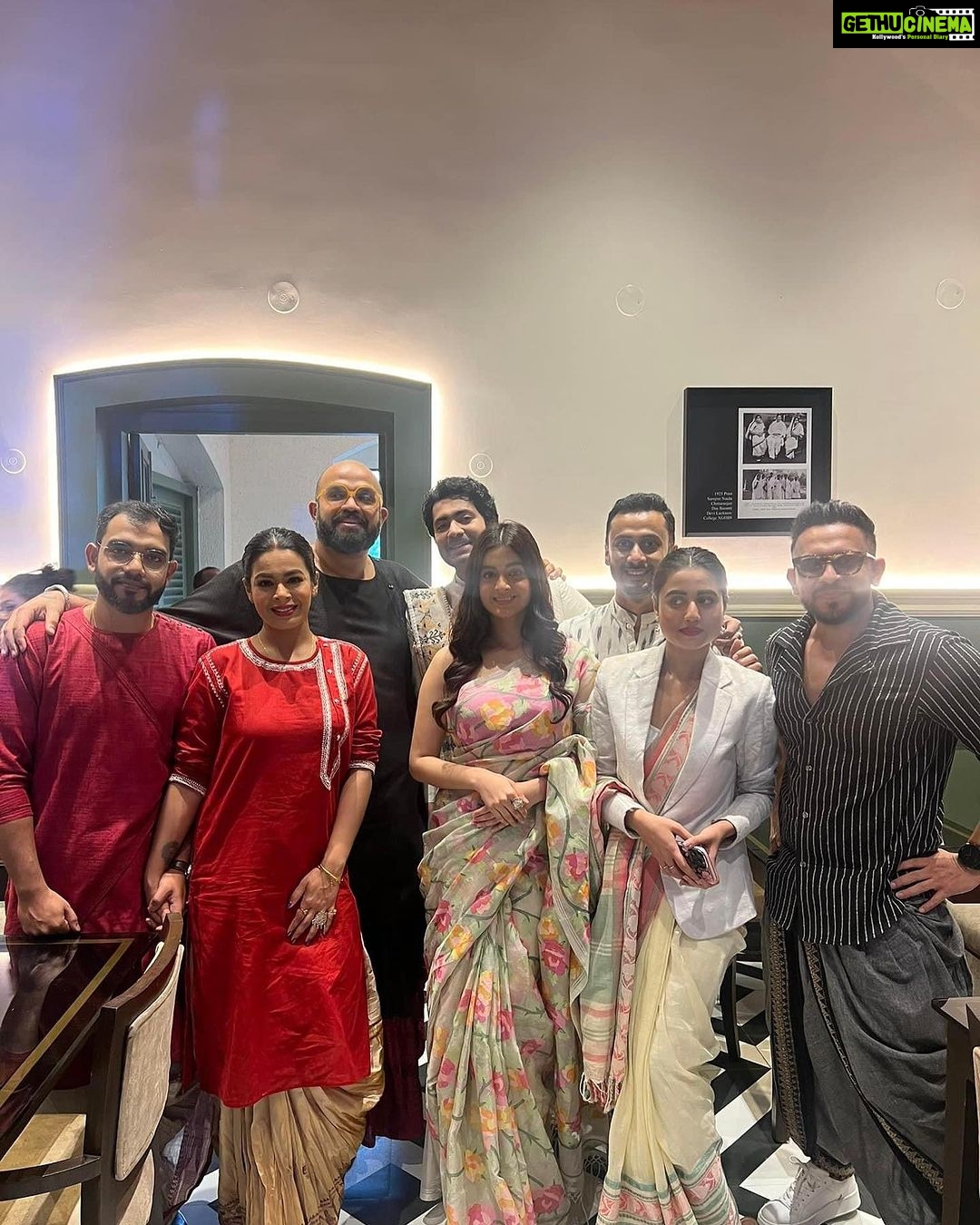 Gourab Roy Choudhary Instagram - World handloom day celebration with @calcuttatimes ❤️ @rabhisek ❤️ Thank you Chandrima PalRuman Ganguly Different styles of drapping a saree - Saree - Biswa Bangla - where the world meets Bengal Outfit - @bohurupi_santiniketan Makeup&hair - @abhijith_chanda Jewllery- @jalsaghar_calcutta @iman_chakraborty @swastika023 anindya @nilanjan @darshanabanik